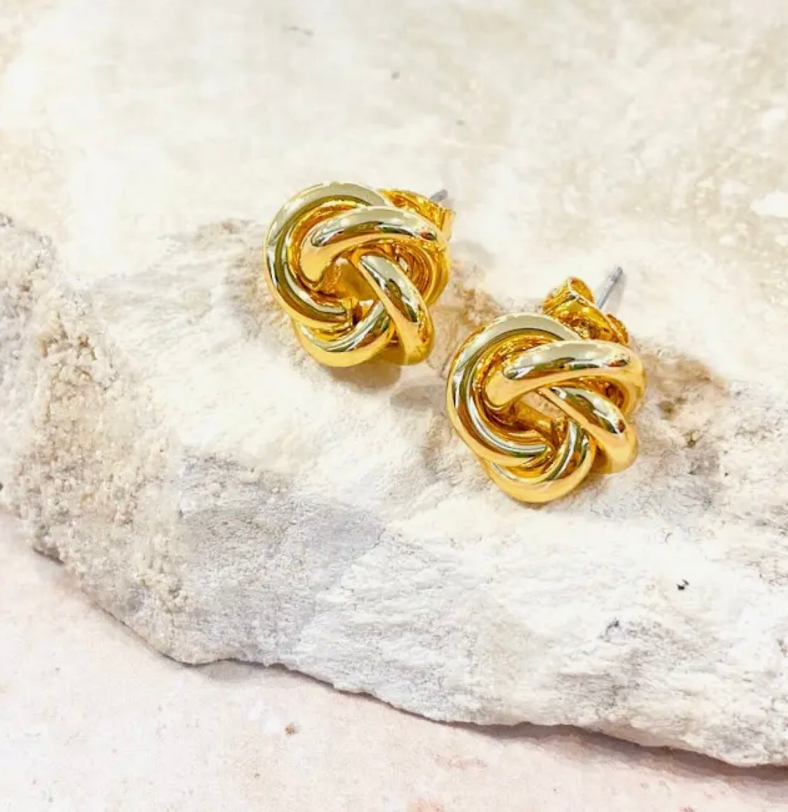 Golden knot earrings