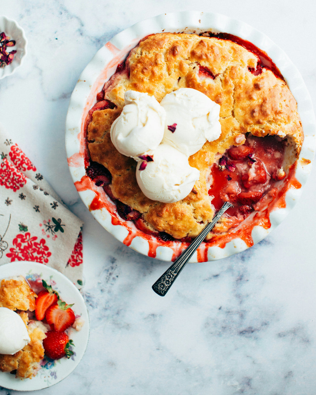 Peach strawberry cobbler